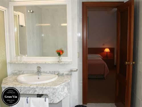Hostal Gran Via Vigo Extérieur photo